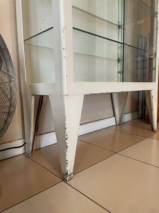 Vitrina médica antigua metal lacado blanco vidrio