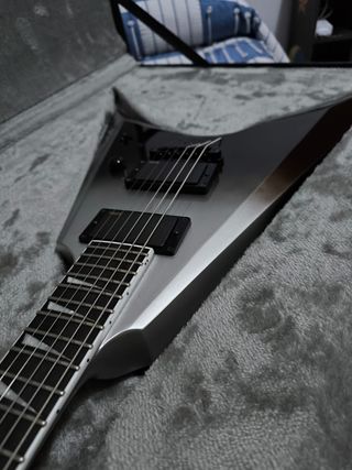 Guitarra ESP Arrow E-II