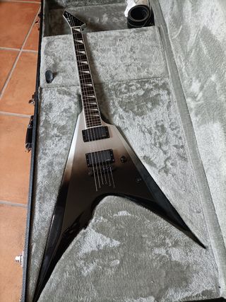 Guitarra ESP Arrow E-II