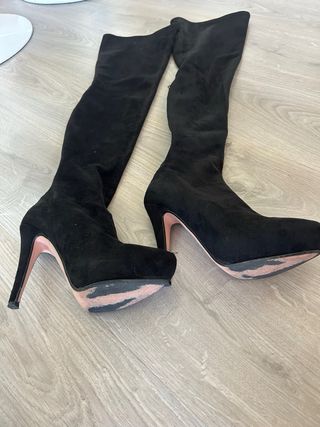 Botas altas ante negras