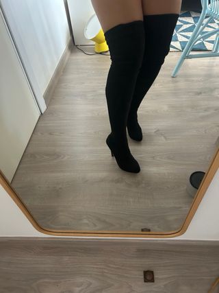 Botas altas ante negras