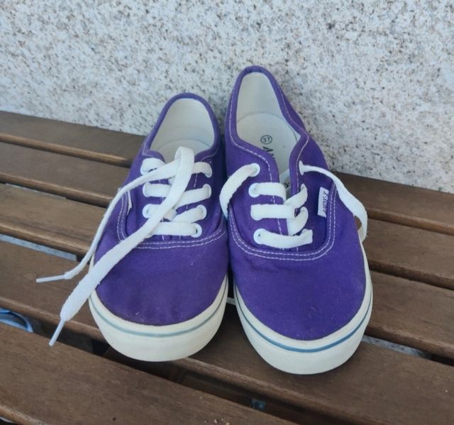 Depoetivas chica 37 de Andy Z - Moradas