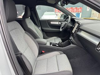 VOLVO XC40 B3 PLUS DARK KM0 A ESTRENAR!!