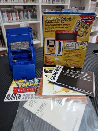 Game Boy Color + Pokémon Amarillo