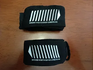 Guantes boxeo Everlast. Dos pares de de vendas.