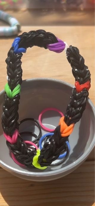 Braccialetti loom bianco arancione e nero multi