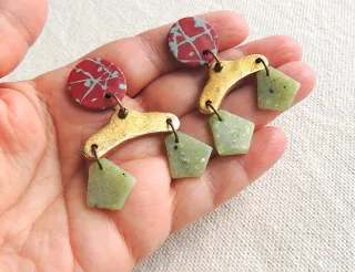 Pendientes arcilla polimérica rojos y verdes