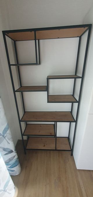Estantería modular negra y madera