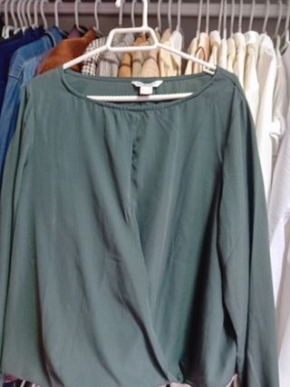 Blusa verde oliva - 2 prendas