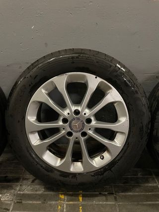 Llantas Mercedes 17" con neumáticos debica