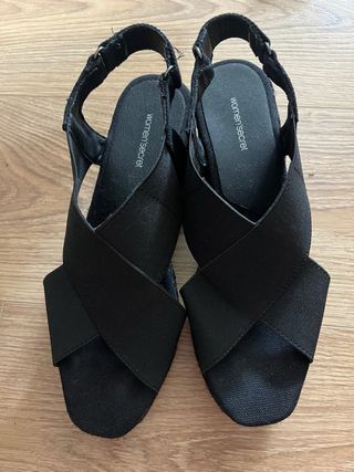 Cuñas Women'secret negras, talla 38