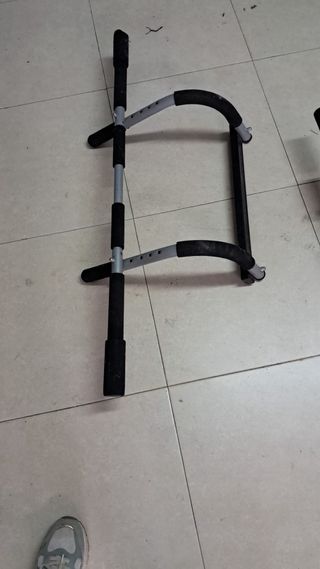 Bancos abdominales y de pesas.