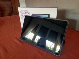 Tablet Lenovo M10 Plus + funda + lápiz