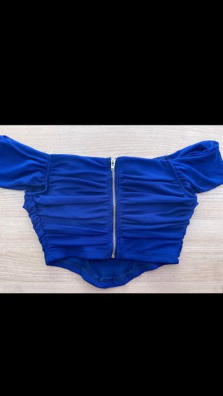 Top azul Shein - hombros descubiertos