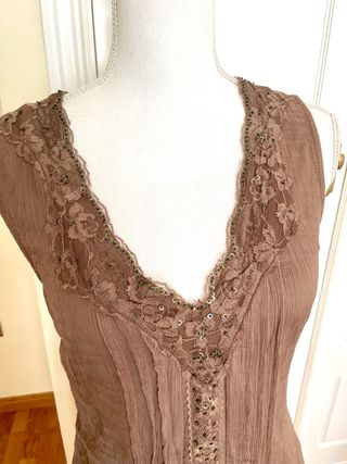 Vestido años 20 marrón crepe, encaje y paillettes