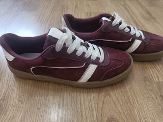 Zapatillas Stradivarius granate 