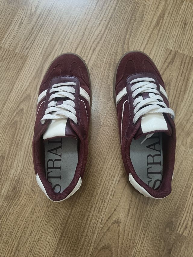 Zapatillas Stradivarius granate