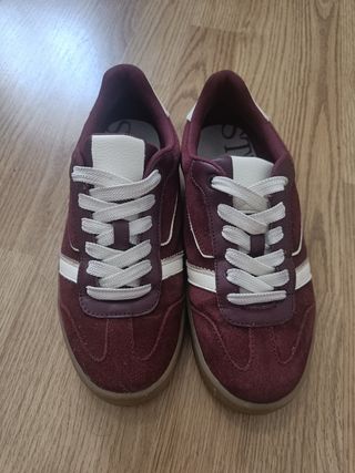 Zapatillas Stradivarius granate 