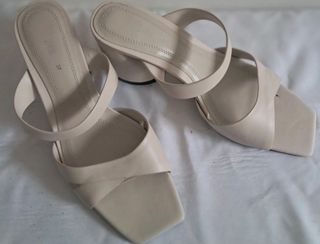 Sandalias Zara beige tacón 37