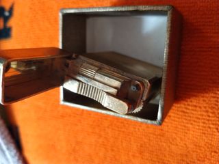 Mechero S.T. Dupont Paris dorado