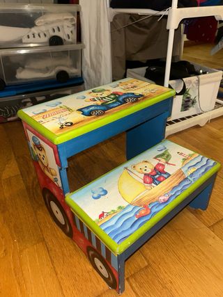 Escalerita infantil pintada a mano