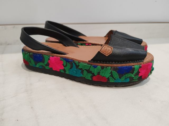 Menorquinas Popa negras-multicolor, talla 37