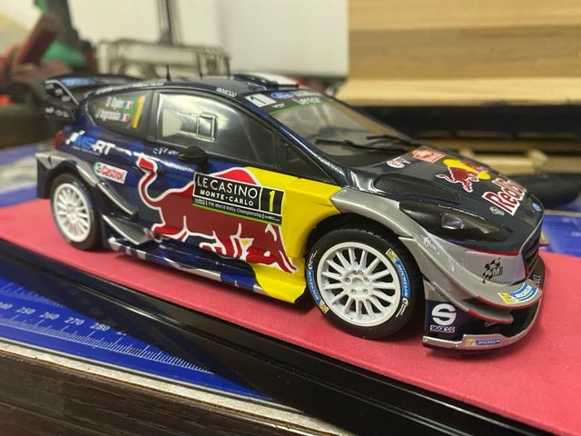 ixo model Ford Fiesta WRC Red Bull scala 1:24 