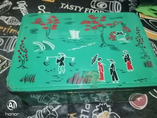 Latas vintage ColaCao y Botones