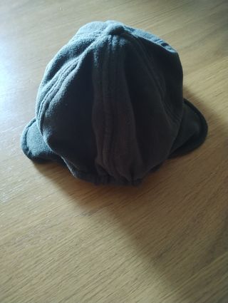 Visera con orejeras cálidas