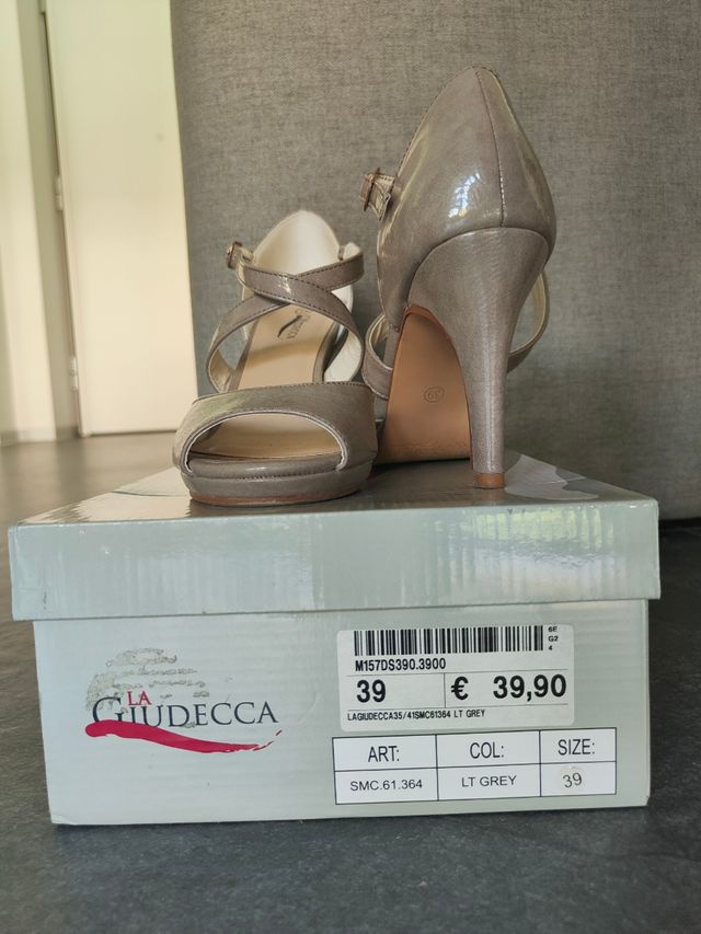 Sandali beige vernice Tg 39