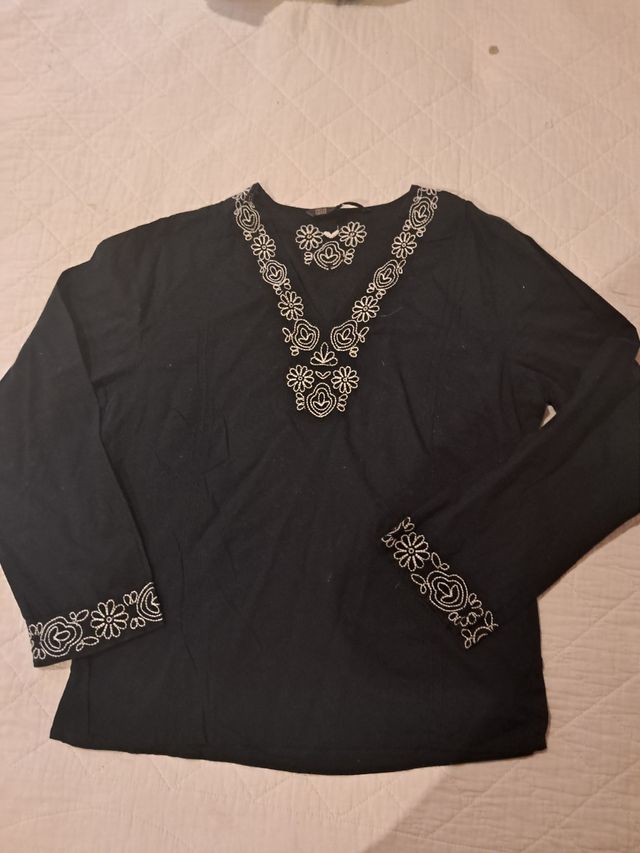 Blusa negra bordada - Talla 38