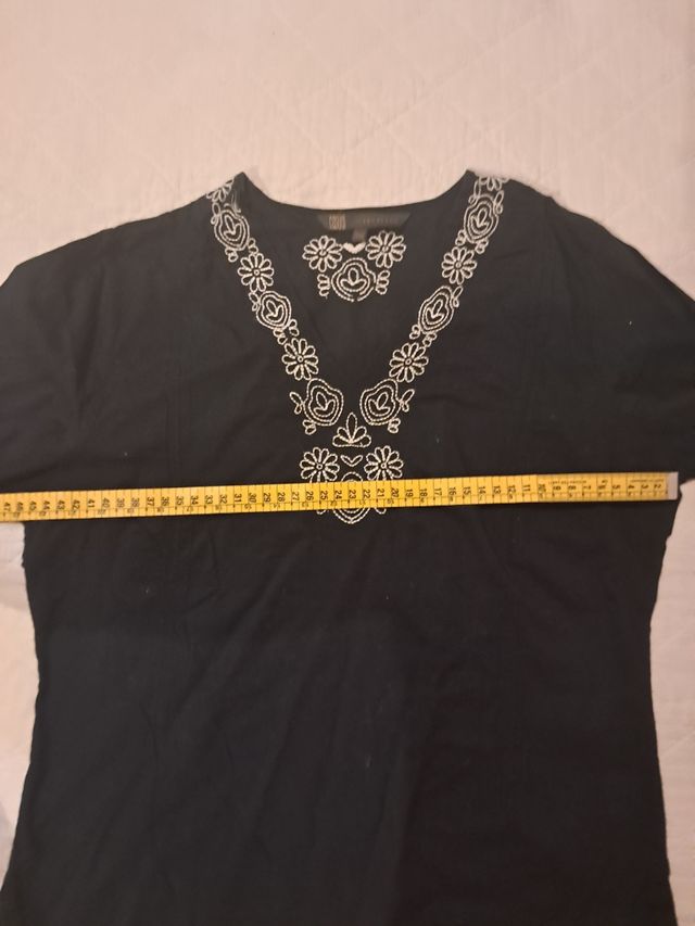 Blusa negra bordada - Talla 38