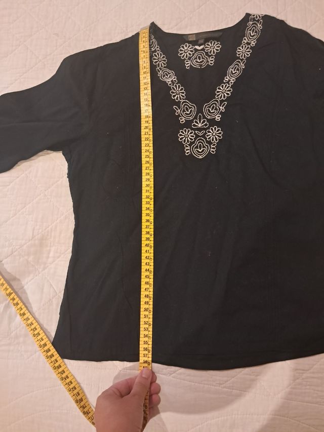 Blusa negra bordada - Talla 38