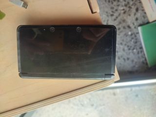 Nintendo 3DS negra + cargador+Base de carga origin