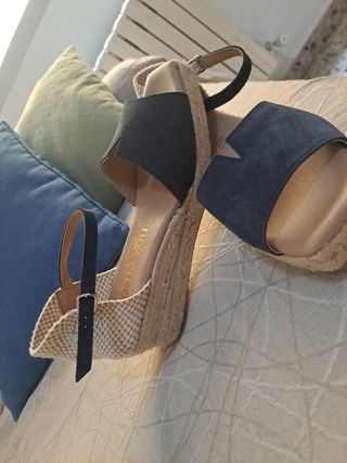 Sandalias cuña bloomyou
Azul marino 