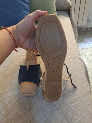 Sandalias cuña bloomyou
Azul marino 