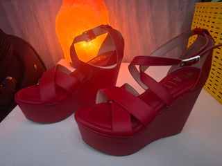 Sandalias cuña ALY blancas y negras