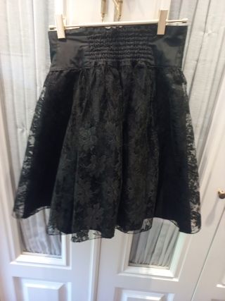 Falda negra encaje fiesta