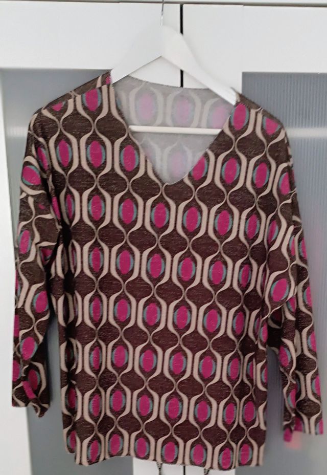 Camiseta marrón y rosa - entretiempo