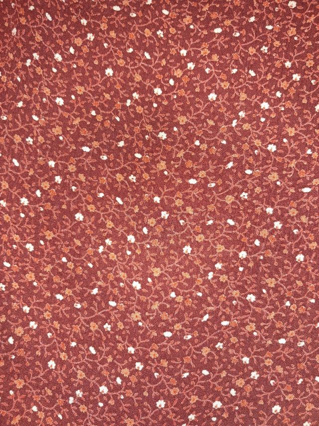 Vestido corto marrón con flores