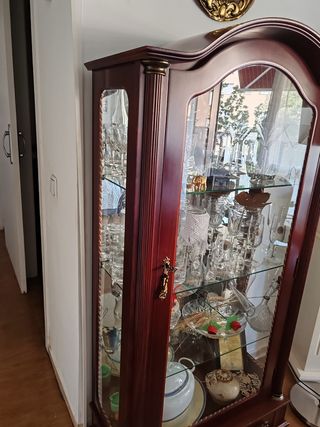 Vitrina madera y cristal estilo clásico