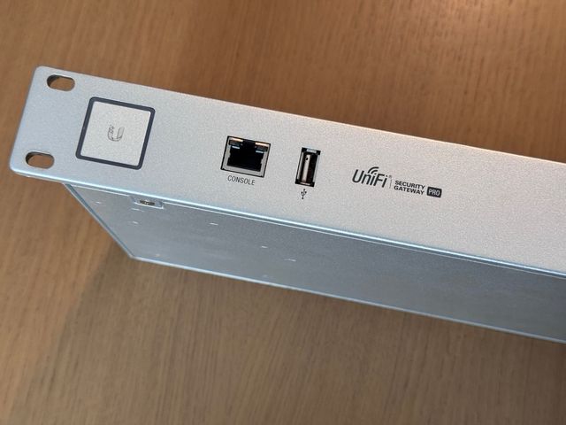 Ubiquiti USG-PRO-4 - Gateway de Segurança