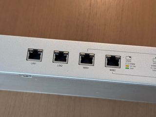 Ubiquiti USG-PRO-4 - Gateway de Segurança