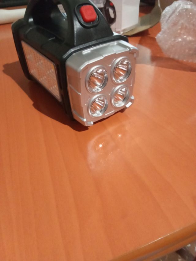 Linterna LED Solar Recargable