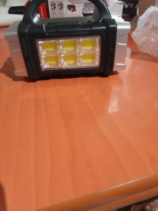 Linterna LED Solar Recargable