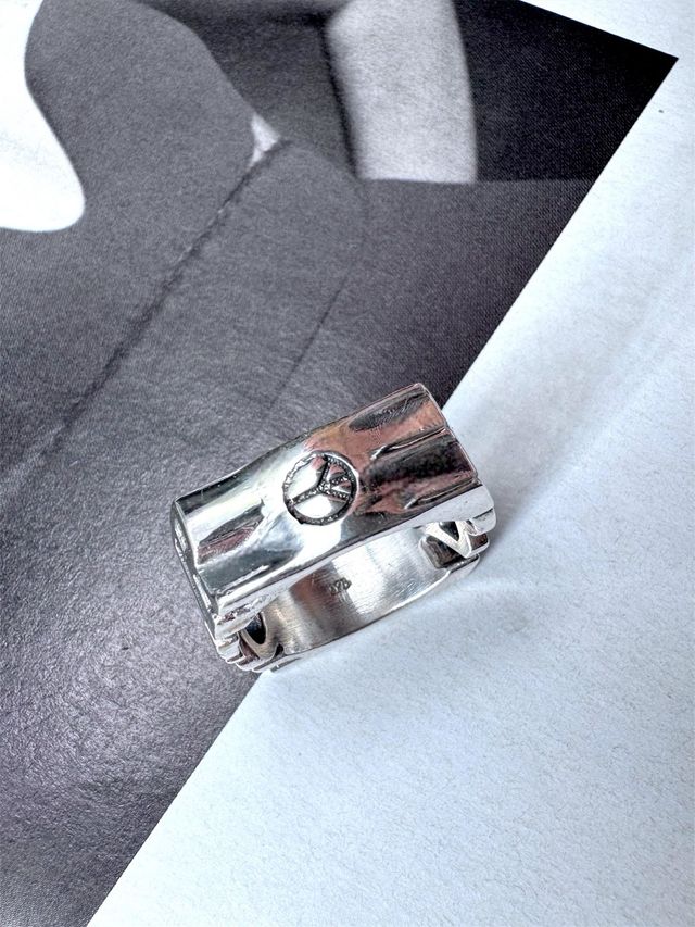 Anel em prata 'Makelove-Nowar'