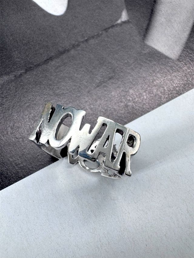 Anel em prata 'Makelove-Nowar'