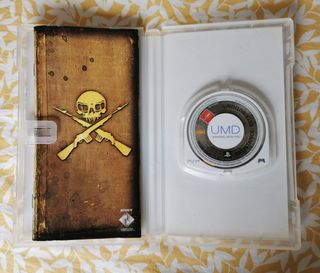 4 juegos PSP: Call of Duty, Killzone, Resistance, 