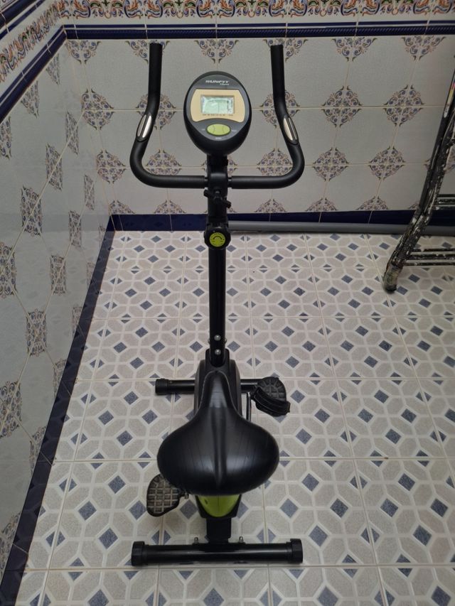 Bicicleta estática ejercicio