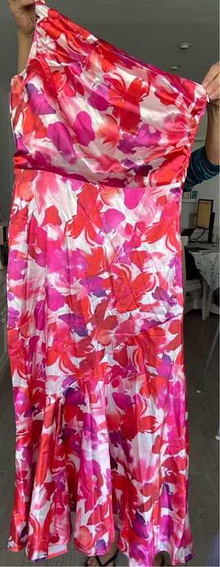 Vestido asimetrico floral rojo y rosa. sin estrena